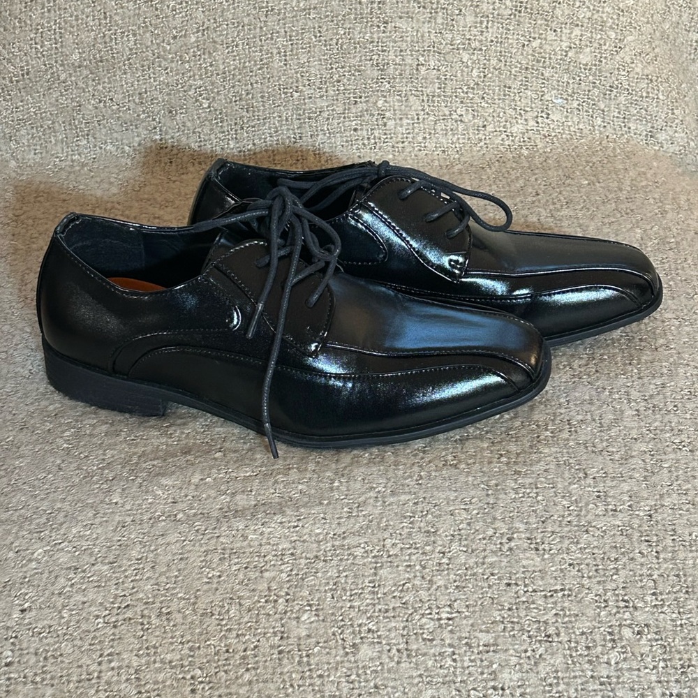 Black Oxford Shoes with Classic Design